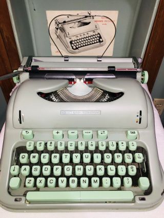 Vintage 1962 Hermes 3000 Typewriter With Case 2