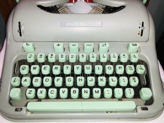 Vintage 1962 Hermes 3000 Typewriter With Case 4
