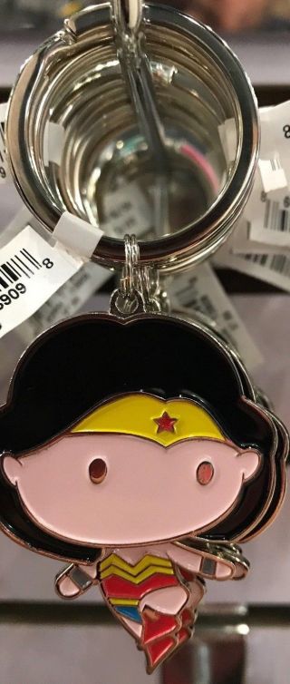 Six Flags Magic Mountain Dc Comics Chibi Wonder Woman Gold Finish Metal Keychain