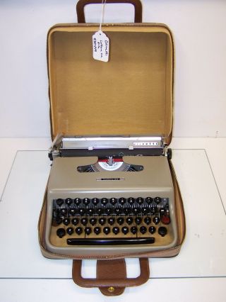 Antique 1955 Olivetti Lettera 22 Vintage Typewriter
