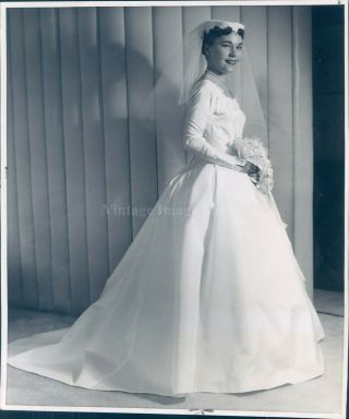 1958 Press Photo Portrait Sally Jean Snider Beauty Wedding Dress Princess 8x10