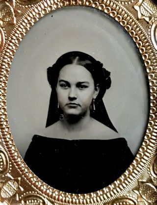 RARE 1/9 PLATE AMBROTYPE - AN UNBELIEVABLY GORGEOUS YOUNG LADY - IN FULL CASE 3