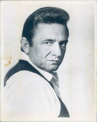 1972 Press Photo Actor Johnny Cash Celebrity Author Songwriter Guitarist 8x10