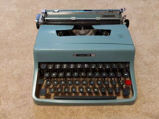 Vintage Olivetti Underwood Lettera 32 Blue Typewriter W/ Case - Made In Italy
