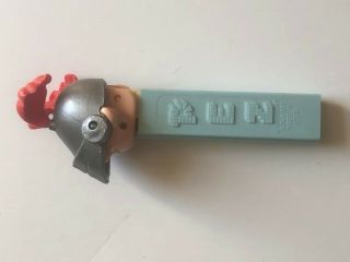 Pez Vintage No Feet Knight Red Feather 3