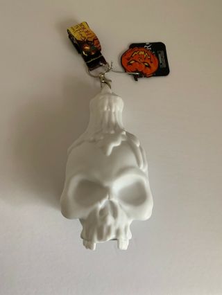 Universal Orlando Halloween Horror Nights Exclusive Light Up Skull/lanyard