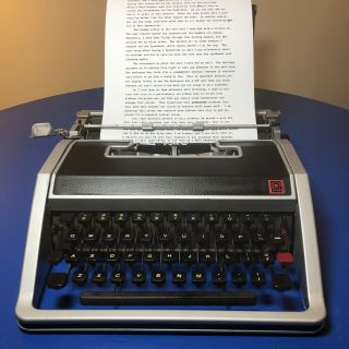Olivetti Lettera 33 Typewriter - Types The Best Of Any Lettera 33,  32,  Or 22