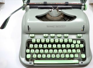 Vintage 1965 Hermes 3000 Portable Typewriter W/ Case 2