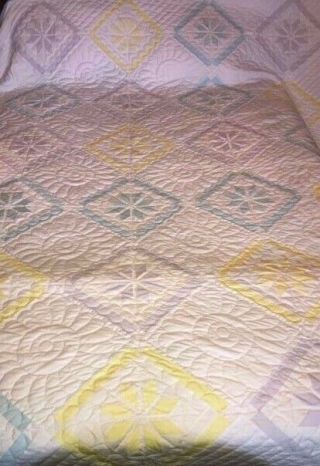 Vintage Queen Sized Quilt Hand Stitched & Sewn An Old Quality Lightweight Piece