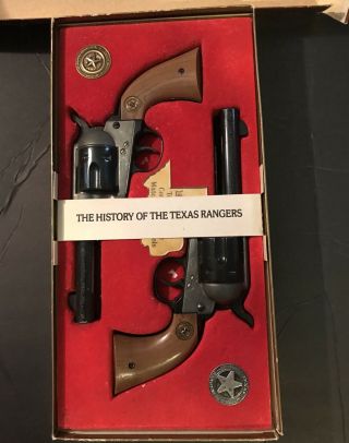 Daisy Official Texas ranger Commemorative Matched BB Pistols 4
