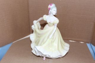 Royal Doulton Figurine " Pretty Ladies Ninette " Hn 4717 2004