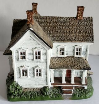 Lang & Wise " White Farmhouse " Retired Town Hall Collectibles 15 John Sloane Euc