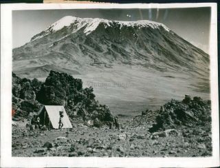 1961 Press Photo Landscape Kilimanjaro Highest Africa Tanganyika Hempstone 7x9