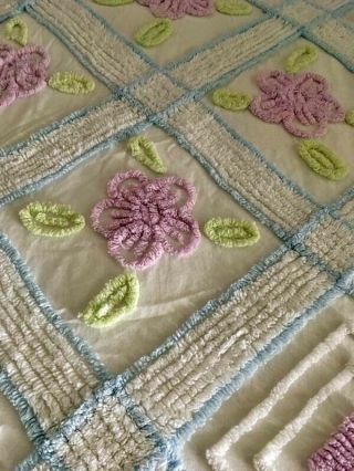 Vintage White Chenille Bedspread With Colorful Flowers And Leaves 88”x94 "