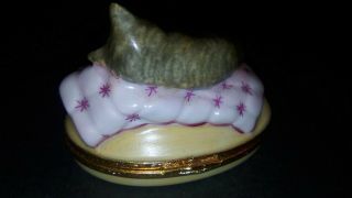 Artoria Limoges Dubarry Cat On Pillow Trinket Box.  Numbered 16/1000 S.  L Ex Cond.