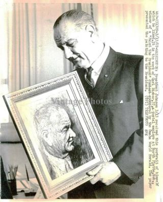 1967 Wire Photo Politics President Lyndon Johnson Wa Painting Carl Bieber 8x10