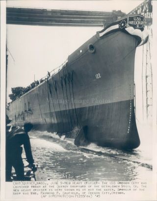 1945 Wirephoto Military Ww2 Photo Uss Oregon City Launch Quincy Shipyard Ma 8x10