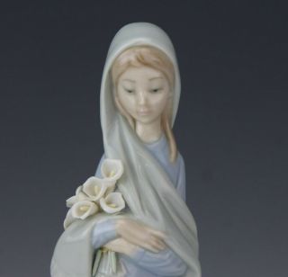 Retired Lladro Spain Girl w/ Calla Lilies 4650 Painted Porcelain Figurine EVB 2