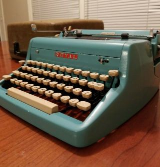 Vintage Royal Quiet Deluxe Aqua Blue Turquoise Portable Typewriter With Case