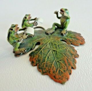 Franz Bergman Cold Painted Bronze - Frogs Sitting On A Leaf -