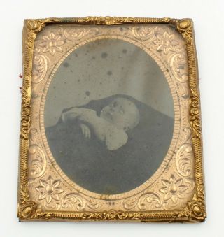 Tintype Mourning Post Mortem Photo Of Child In Gold Metal Frame - Nr 6195 - 7