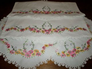 3pc Set Vintage Matching Hand Crochet Embroidered Pillowcases Dresser Scarf
