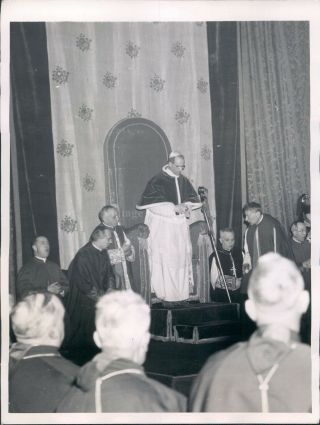 1946 Photo Rome Italy Pope Pius Xii Prayer Radio Microphone Broadcast