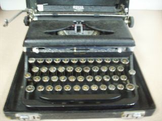 Antique 1937 Royal Deluxe Model Vintage Typewriter Model (o)