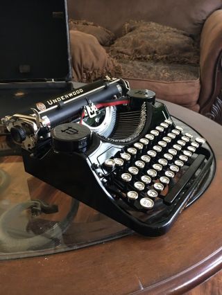 Gorgeous Underwood Portable Typewriter made 1933 2