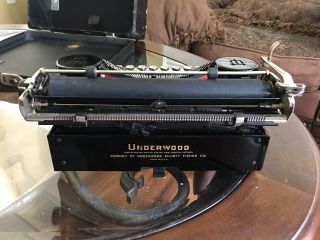 Gorgeous Underwood Portable Typewriter made 1933 4
