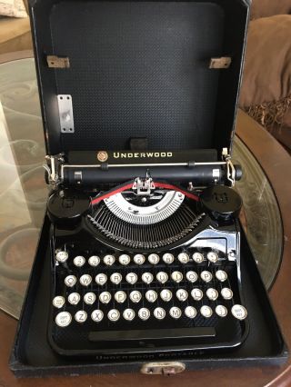 Gorgeous Underwood Portable Typewriter made 1933 5
