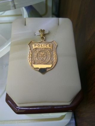Police Pendant Gold 10kt Metropolitan Toronto Badge Shape