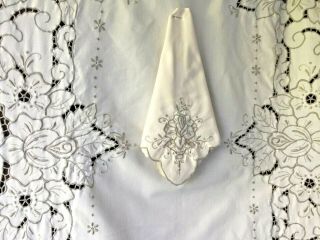 Vintage Madeira Linen Hand Embroidery Richelieu Cutwork Oval Tablecloth 12 Naps