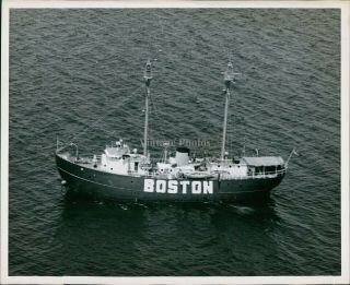 1958 Press Photo Ship Watercraft Boston Ma Vintage Sailing Historic Waves 8x10
