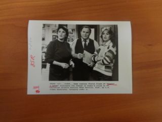 Vtg Glossy Press Photo Tv Show Cagney & Lacey Tyne Daly Sharon Gless Al Waxman