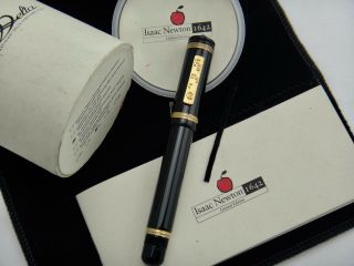 Delta Isaac Newton Vermeil With Sapphire Limited Edition Fountain Pen 403/1642 M