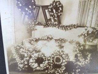 ANTIQUE POST MORTEM CDV PHOTOGRAPH OF LADY AND CHILD FRAMED SAD HOUR CLOCK 3