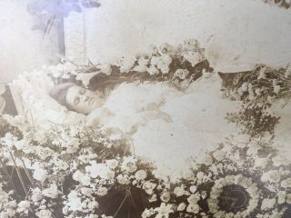 ANTIQUE POST MORTEM CDV PHOTOGRAPH OF LADY AND CHILD FRAMED SAD HOUR CLOCK 4