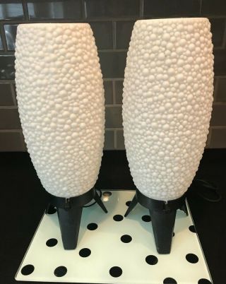 Pr Vtg Mid Century Modern White Plastic Bubble Beehive Lamps Atomic Tripod 15.  5 "