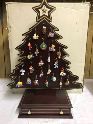Danbury Peanuts Snoopy Advent Tree