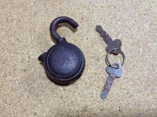 Antique Yale & Towne Mfg.  Co.  Padlock No.  326 With Keys