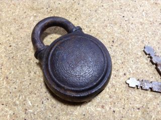 Antique Yale & Towne Mfg.  Co.  Padlock No.  326 with Keys 3