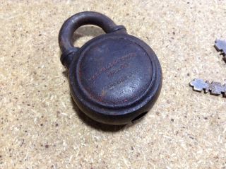 Antique Yale & Towne Mfg.  Co.  Padlock No.  326 with Keys 4