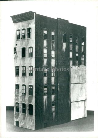 1985 Photo Art Carlos Macia Artist Building Model Window 5x7 Vintage Image