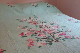 Vintage Gorgeous Hand Stitched Cotton Appliqued Quilt Flowers On Green 78x92