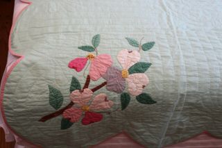Vintage Gorgeous Hand Stitched Cotton Appliqued Quilt Flowers on Green 78x92 2