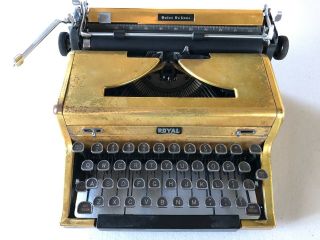 Vintage 1949 Royal Quiet Deluxe Typewriter with Case 2