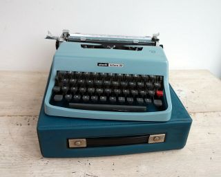 Olivetti Lettera 32 Typewriter,  Retro Typewriter Classic Mcm Design Azerty