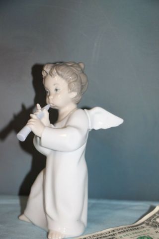 Lladro 4540 Angel W/flute 6.  25 " Figurine W Wings