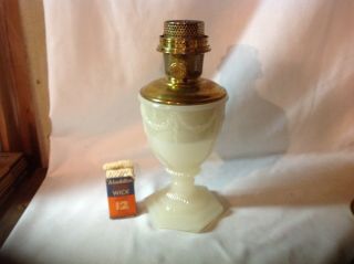 Rare Aladdin White Moonstone Florentine Kerosene Oil Lamp With Wick